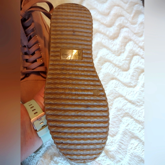 Qupid Size 6M Lace Up Ankle Sneakers. Pink/Mauve in color, Platform, Traction - Picture 6 of 6